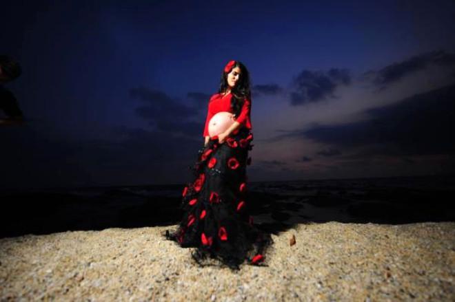 Şəkillər çəkdirdilər: 8 kişi hücum etdi - FOTOLAR